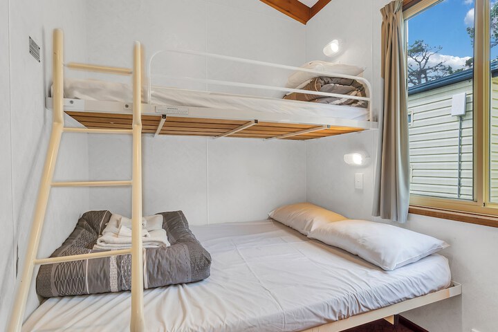 Room 15 of 176