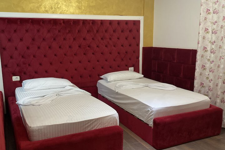 Room 7 of 32