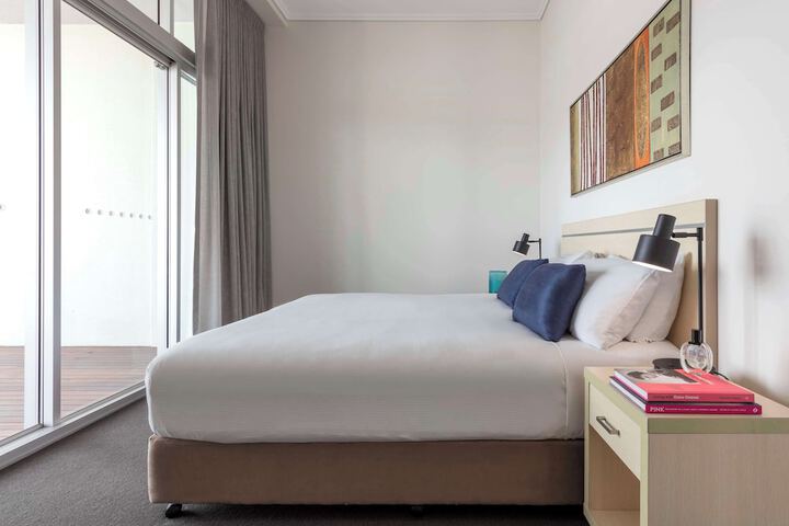 Room 10 of 80