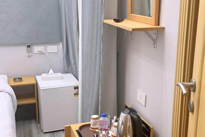 Room 17 of 39