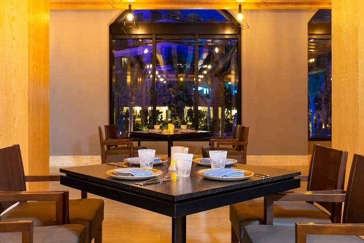 Dining 90 of 101