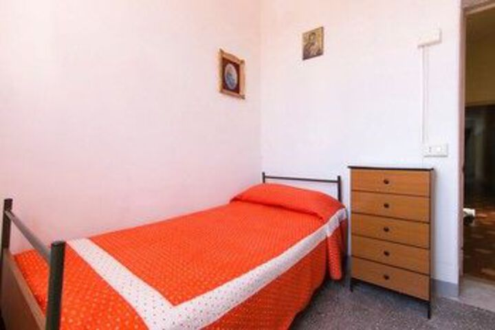 Room 5 of 20
