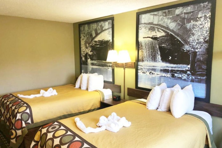 2 Double Beds (3 of 6)