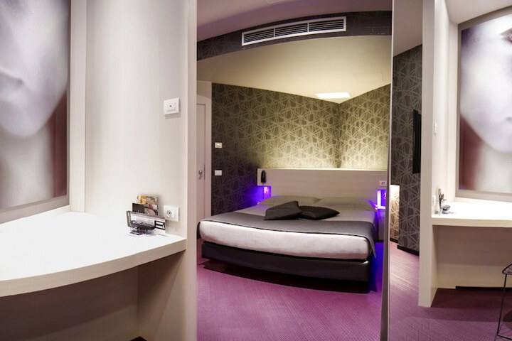 Room 49 of 95