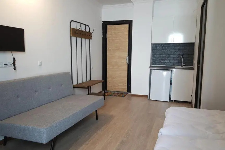 Room 4 of 13