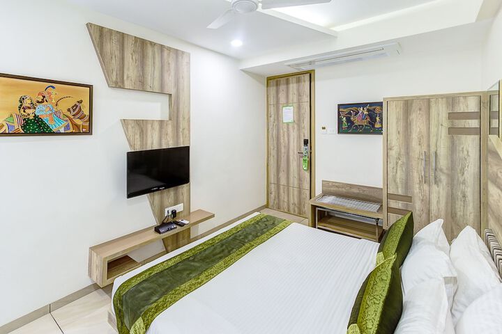 Room 6 of 31