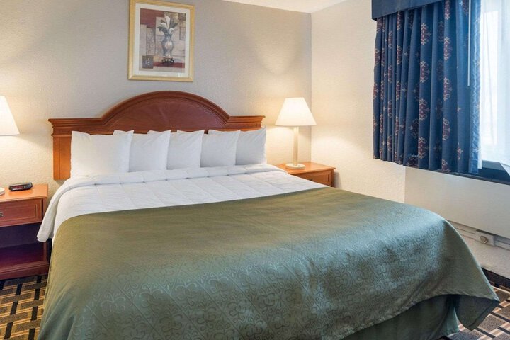 1 King Bed Suite