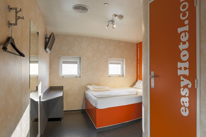 Room 27 of 57
