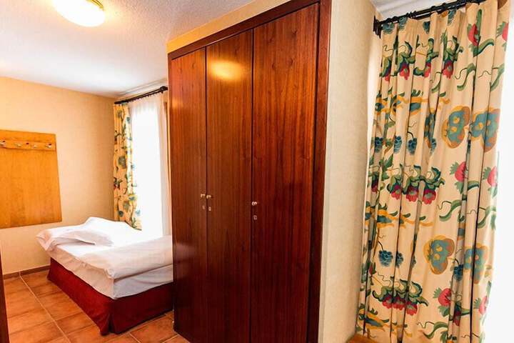 Room 28 of 91
