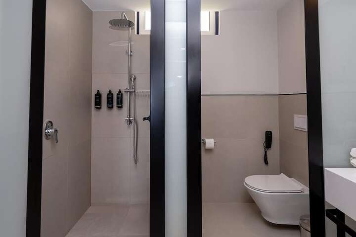 Room 18 of 126
