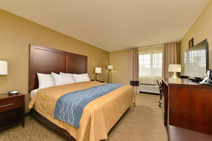 1 King Bed (3 of 3)