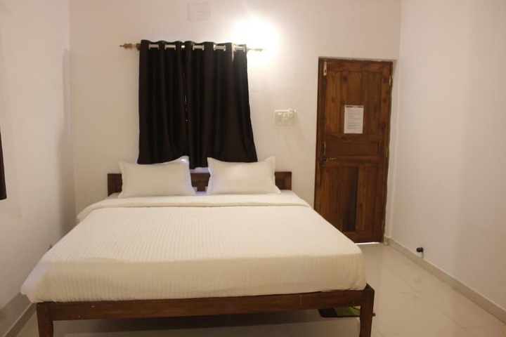 Room 5 of 11