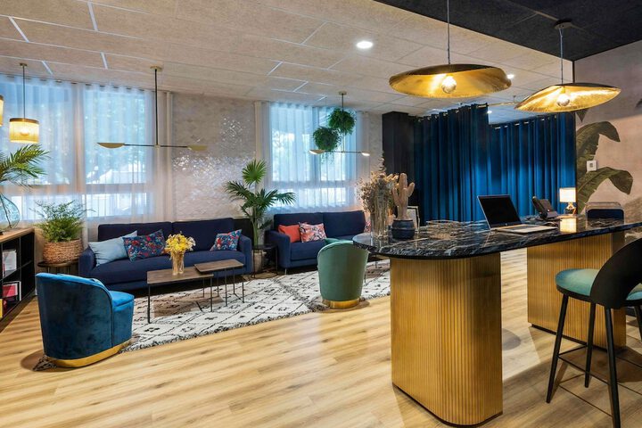 Entrance & Lobby