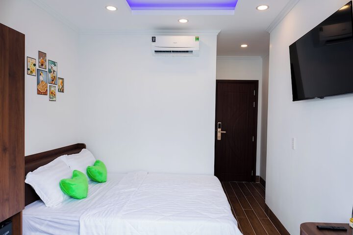 Room 6 of 23