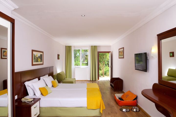 Room 18 of 108