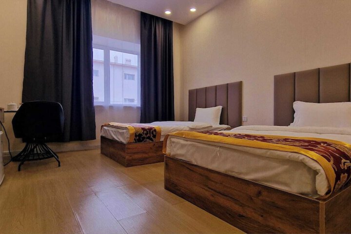 Room 7 of 12