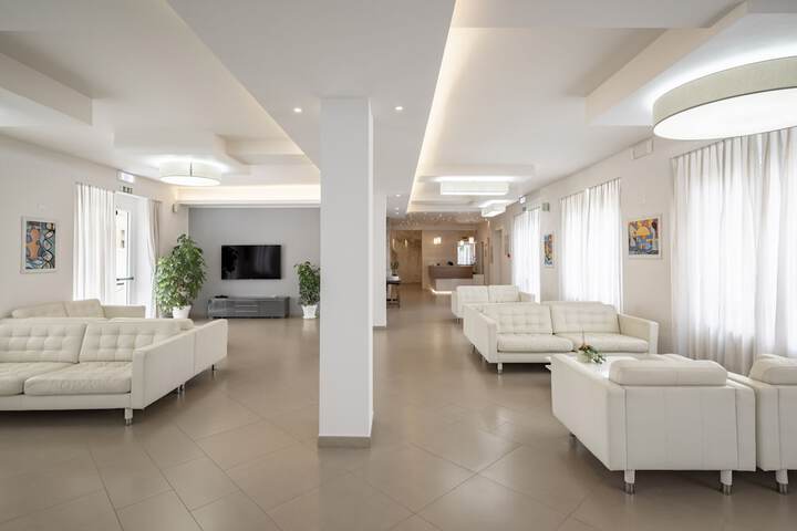 Guest Lobby