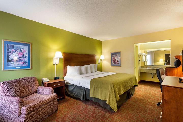 1 King Bed (6 of 9)