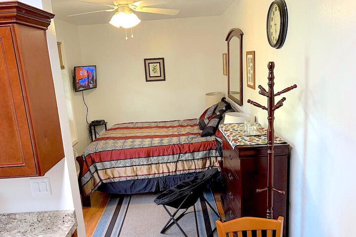 Room 4 of 61
