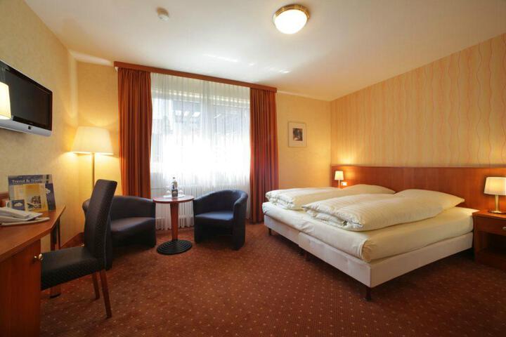 Room 6 of 9