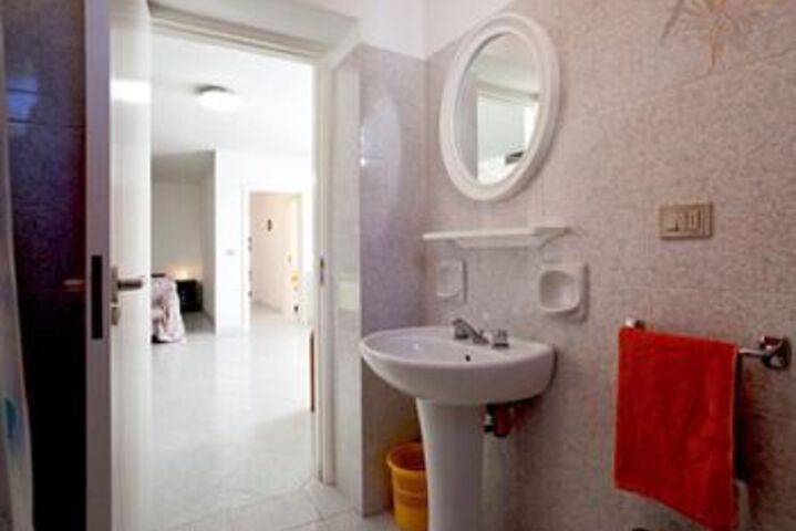 Room 3 of 22