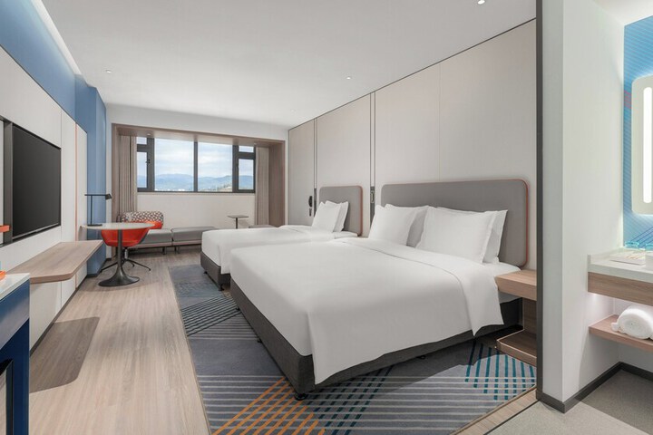 Room 15 of 38
