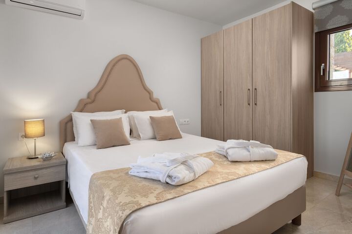 Room 9 of 33