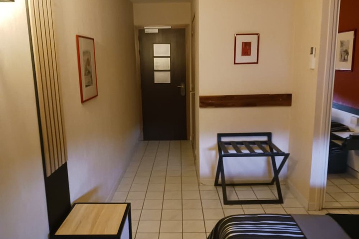 Room 17 of 143
