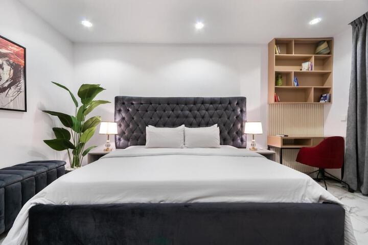 Room 11 of 32