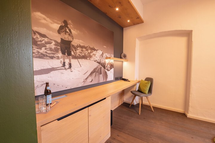 Room 2 of 53