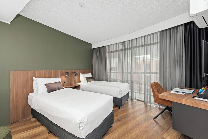 Room 3 of 34