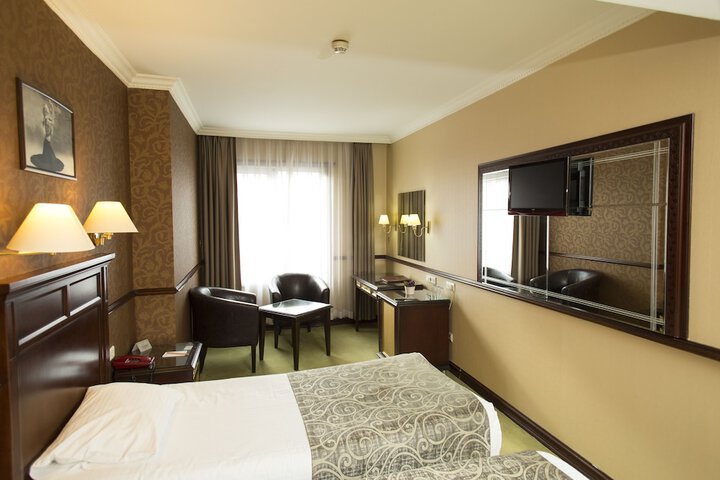 Room 72 of 114
