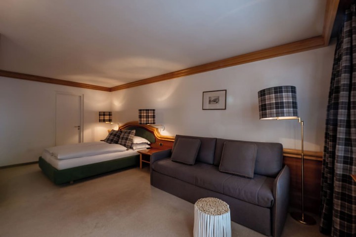 Room 8 of 145