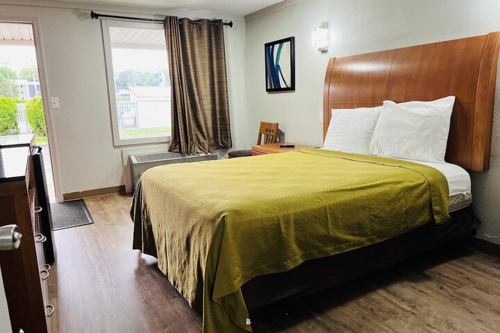 1 King Bed (5 of 19)