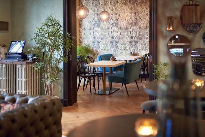 Lounge 50 of 61