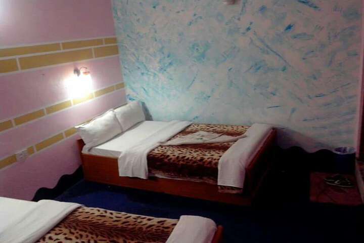 Room 4 of 10