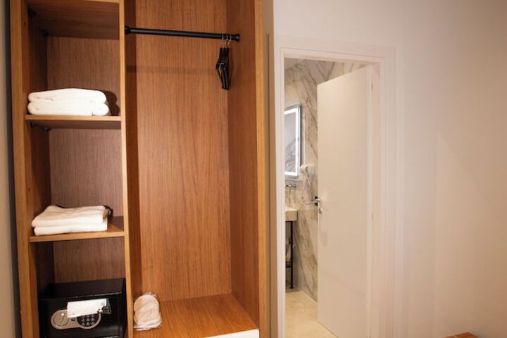 Room 4 of 41