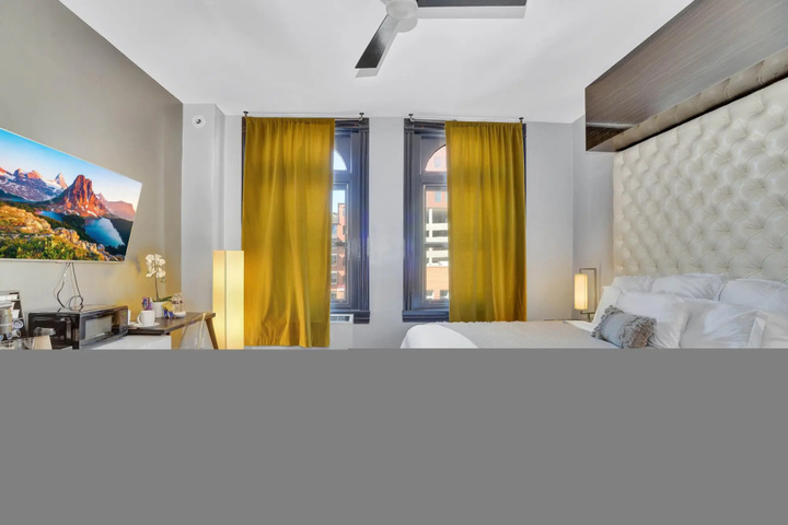 Room 6 of 9