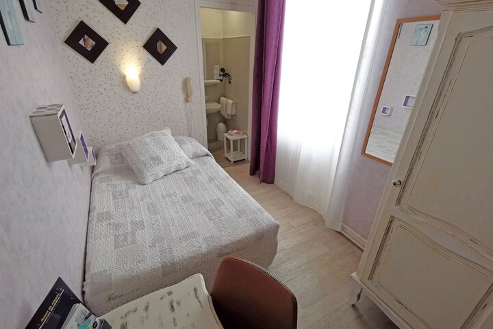 Room 13 of 82