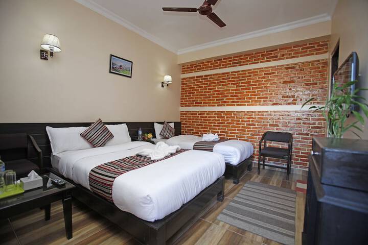 Room 11 of 25