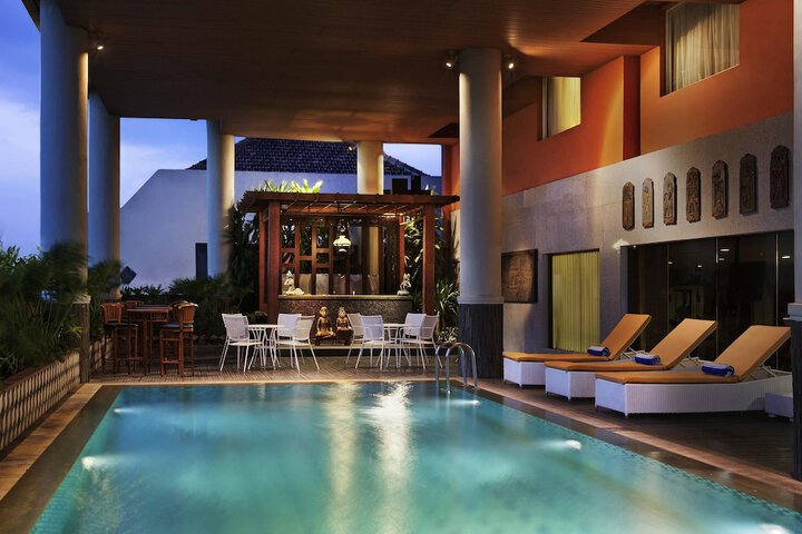 Hotel with Pool