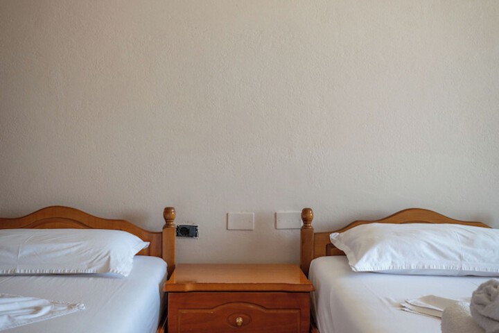 Room 6 of 178