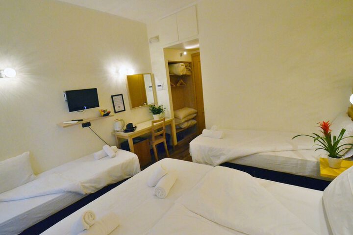 Room 15 of 28