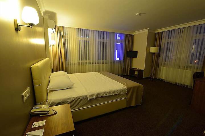 Room 12 of 36