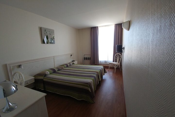 Room 11 of 37