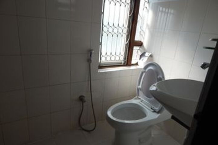 Room 2 of 33