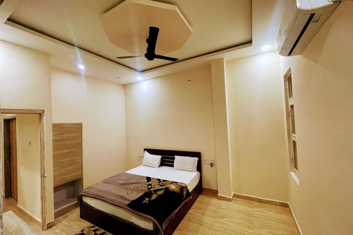 Room 13 of 40