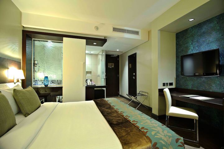 Room 6 of 63