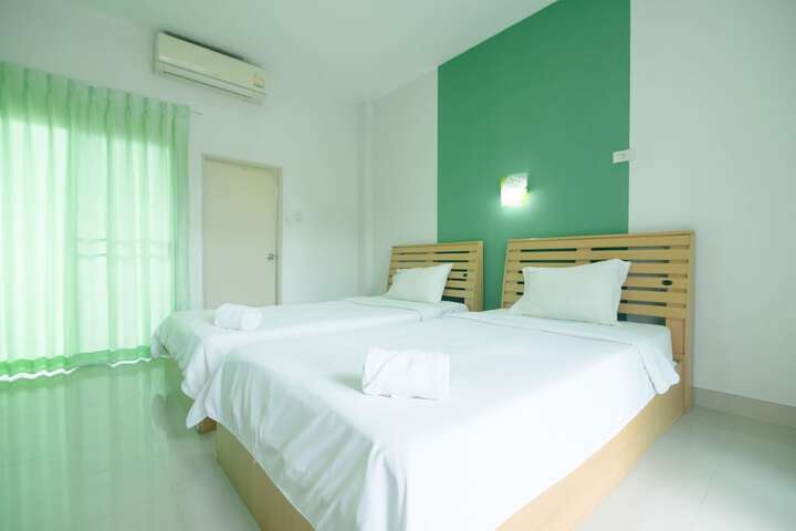 Room 7 of 104