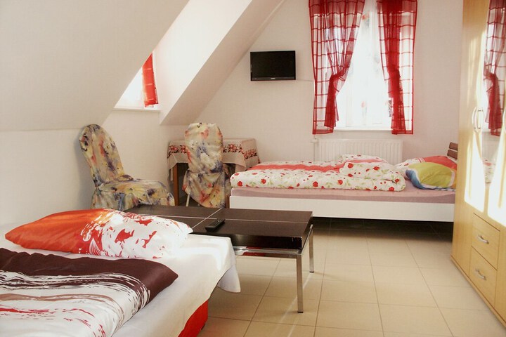Room 4 of 37